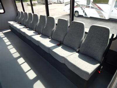2016 FORD F-450 Super Duty StarTrans SE  20 passengers - Photo 29 - Angola, IN 46703
