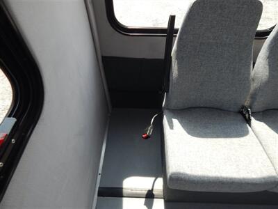 2016 FORD F-450 Super Duty StarTrans SE  20 passengers - Photo 30 - Angola, IN 46703