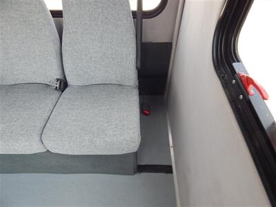 2016 FORD F-450 Super Duty StarTrans SE  20 passengers - Photo 31 - Angola, IN 46703