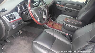 2013 Cadillac Escalade Premium   - Photo 14 - Smithfield, NC 27577
