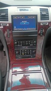 2013 Cadillac Escalade Premium   - Photo 12 - Smithfield, NC 27577