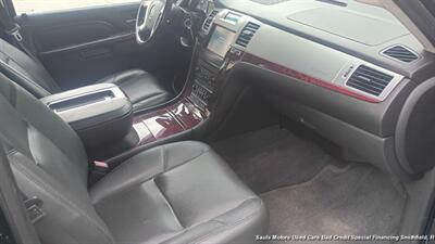 2013 Cadillac Escalade Premium   - Photo 18 - Smithfield, NC 27577