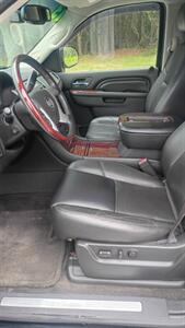 2013 Cadillac Escalade Premium   - Photo 13 - Smithfield, NC 27577