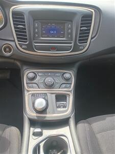 2015 Chrysler 200 Limited   - Photo 12 - Smithfield, NC 27577