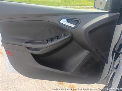 2014 Ford Focus SE - Photo 9 - Smithfield, NC 27577