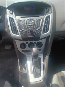 2014 Ford Focus SE - Photo 12 - Smithfield, NC 27577