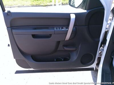 2011 GMC Sierra 1500 SLE   - Photo 9 - Smithfield, NC 27577