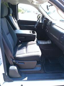 2011 GMC Sierra 1500 SLE   - Photo 16 - Smithfield, NC 27577