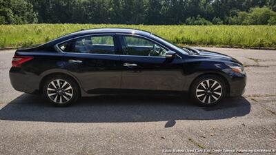 2017 Nissan Altima 2.5 - Photo 4 - Smithfield, NC 27577