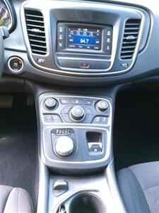 2015 Chrysler 200 Limited   - Photo 12 - Smithfield, NC 27577