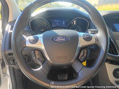 2012 Ford Focus SE   - Photo 10 - Smithfield, NC 27577
