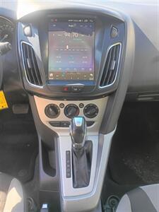 2012 Ford Focus SE   - Photo 12 - Smithfield, NC 27577