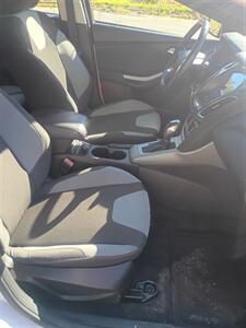 2012 Ford Focus SE   - Photo 17 - Smithfield, NC 27577