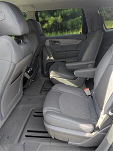 2017 Chevrolet Traverse LT - Photo 14 - Smithfield, NC 27577