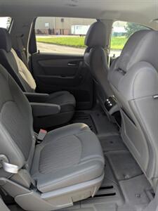 2017 Chevrolet Traverse LT - Photo 17 - Smithfield, NC 27577