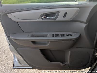 2017 Chevrolet Traverse LT - Photo 9 - Smithfield, NC 27577