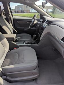 2017 Chevrolet Traverse LT - Photo 19 - Smithfield, NC 27577