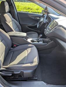 2017 Chevrolet Malibu LT - Photo 17 - Smithfield, NC 27577