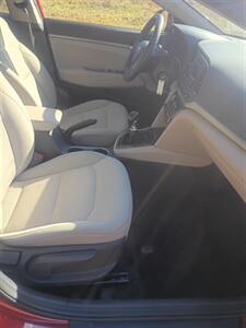 2017 Hyundai ELANTRA SE - Photo 16 - Smithfield, NC 27577