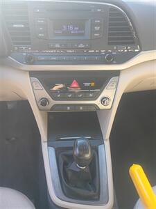 2017 Hyundai ELANTRA SE - Photo 11 - Smithfield, NC 27577