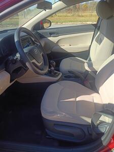 2017 Hyundai ELANTRA SE - Photo 12 - Smithfield, NC 27577