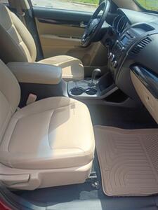 2011 Kia Sorento LX - Photo 19 - Smithfield, NC 27577