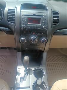2011 Kia Sorento LX - Photo 12 - Smithfield, NC 27577