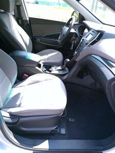 2016 Hyundai SANTA FE SE   - Photo 18 - Smithfield, NC 27577