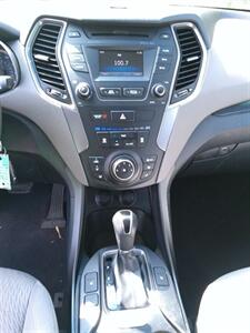 2016 Hyundai SANTA FE SE   - Photo 12 - Smithfield, NC 27577