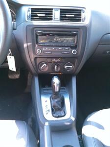 2012 Volkswagen Jetta SE PZEV   - Photo 12 - Smithfield, NC 27577