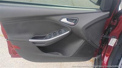 2014 Ford Focus Titanium   - Photo 9 - Smithfield, NC 27577