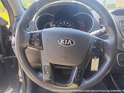 2014 Kia Sorento LX - Photo 10 - Smithfield, NC 27577