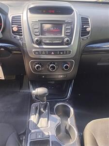 2014 Kia Sorento LX - Photo 11 - Smithfield, NC 27577