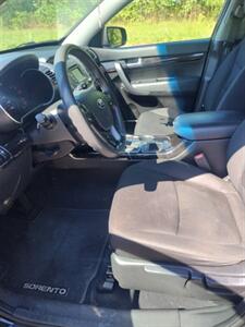 2014 Kia Sorento LX - Photo 12 - Smithfield, NC 27577
