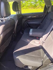 2014 Kia Sorento LX - Photo 14 - Smithfield, NC 27577