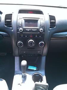 2013 Kia Sorento LX   - Photo 12 - Smithfield, NC 27577