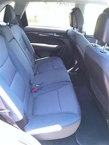 2013 Kia Sorento LX   - Photo 16 - Smithfield, NC 27577