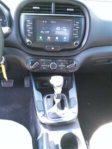2020 Kia Soul LX - Photo 11 - Smithfield, NC 27577