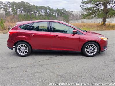 2017 Ford Focus SE   - Photo 4 - Smithfield, NC 27577