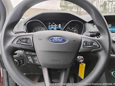 2017 Ford Focus SE   - Photo 10 - Smithfield, NC 27577