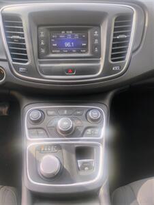 2015 Chrysler 200 Limited - Photo 11 - Smithfield, NC 27577