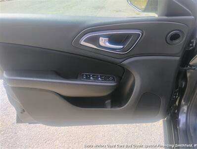 2015 Chrysler 200 Limited - Photo 9 - Smithfield, NC 27577