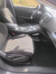 2015 Chrysler 200 Limited - Photo 14 - Smithfield, NC 27577