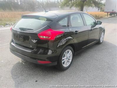 2017 Ford Focus SE - Photo 5 - Smithfield, NC 27577