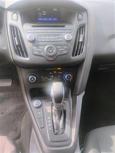 2017 Ford Focus SE - Photo 11 - Smithfield, NC 27577