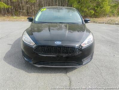 2017 Ford Focus SE - Photo 2 - Smithfield, NC 27577