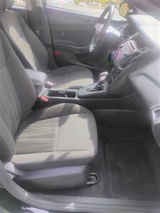 2017 Ford Focus SE - Photo 17 - Smithfield, NC 27577