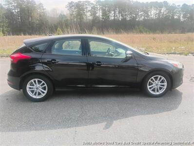 2017 Ford Focus SE - Photo 4 - Smithfield, NC 27577