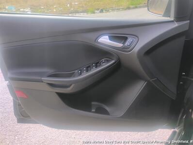 2017 Ford Focus SE - Photo 9 - Smithfield, NC 27577