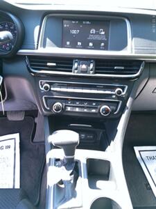 2018 Kia Optima LX   - Photo 11 - Smithfield, NC 27577